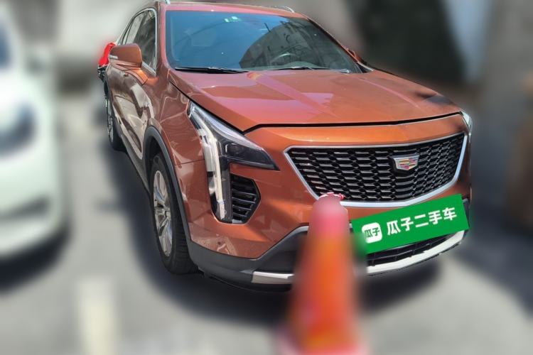 Used Cadillac XT4 2018 28T Two-Wheel-Drive Luxury Model Front Right 45 Deg