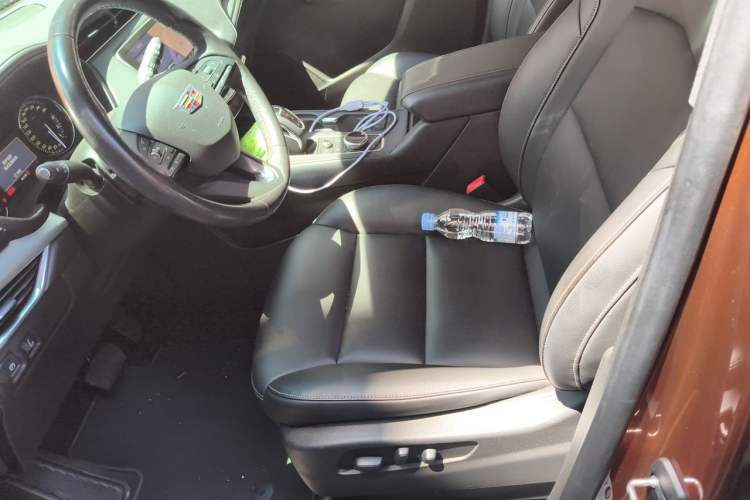 Used Cadillac XT4 2018 28T Two-Wheel-Drive Luxury Model Left Front Seat