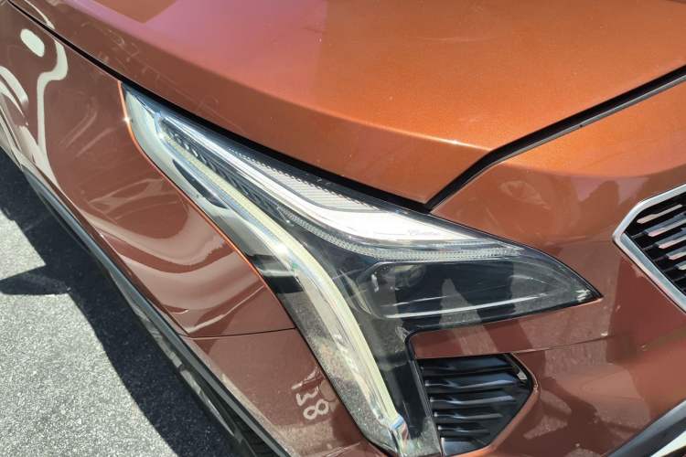 Used Cadillac XT4 2018 28T Two-Wheel-Drive Luxury Model Right Front Headlight