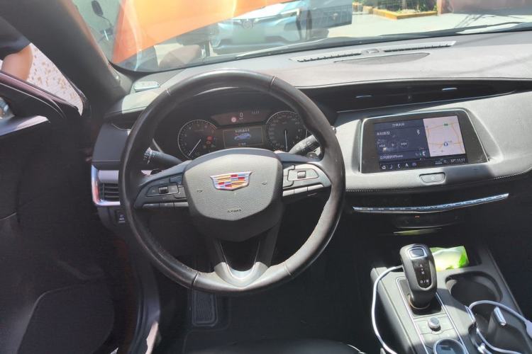 Used Cadillac XT4 2018 28T Two-Wheel-Drive Luxury Model Steering Wheel