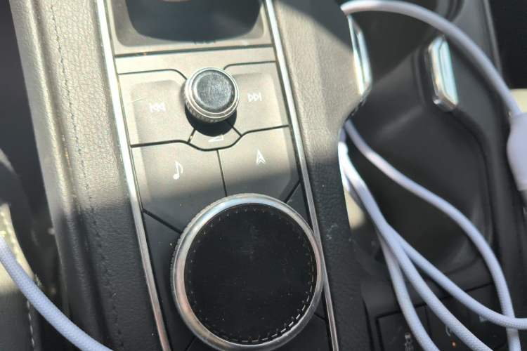 Used Cadillac XT4 2018 28T Two-Wheel-Drive Luxury Model Vehicle Key