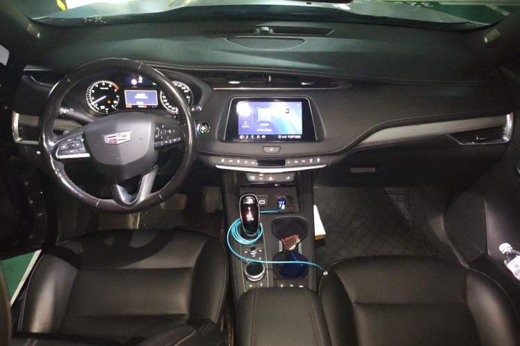 Used Cadillac XT4 2018 28T Two-Wheel Drive Leading Version Center Console