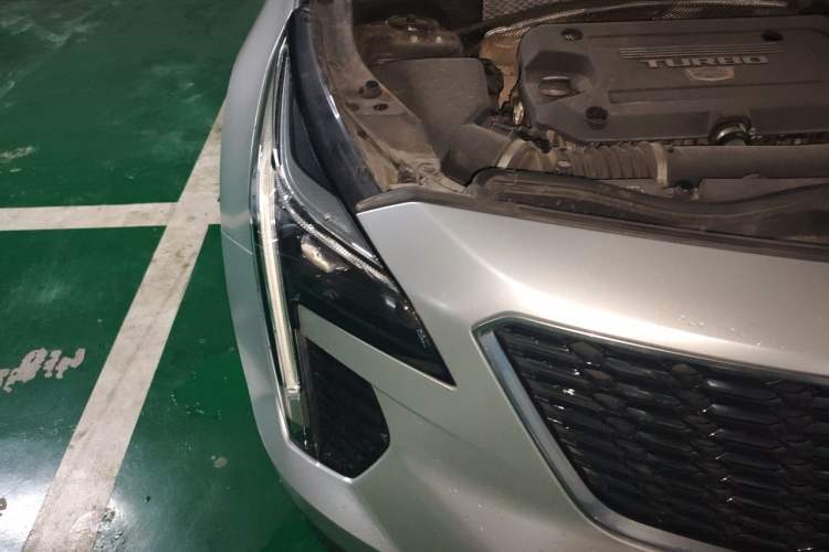 Used Cadillac XT4 2018 28T Two-Wheel Drive Leading Version Engine Bay Right