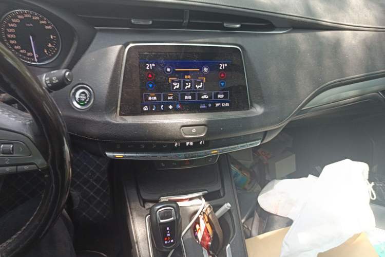 Used Cadillac XT4 2018 28T Two-Wheel-Drive Luxury Model Audio And AC Panel