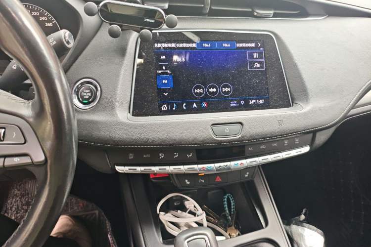 Used Cadillac XT4 2018 28T Two-Wheel-Drive Luxury Model Audio And AC Panel