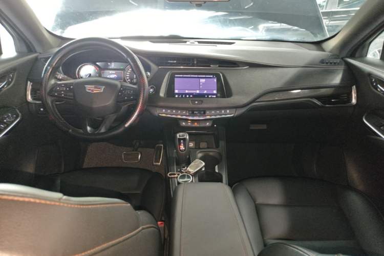 Used Cadillac XT4 2018 28T Two-Wheel Drive Luxury Sport Model Center Console