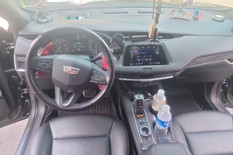Used Cadillac XT4 2018 28T Two-Wheel Drive Luxury Sport Model Center Console
