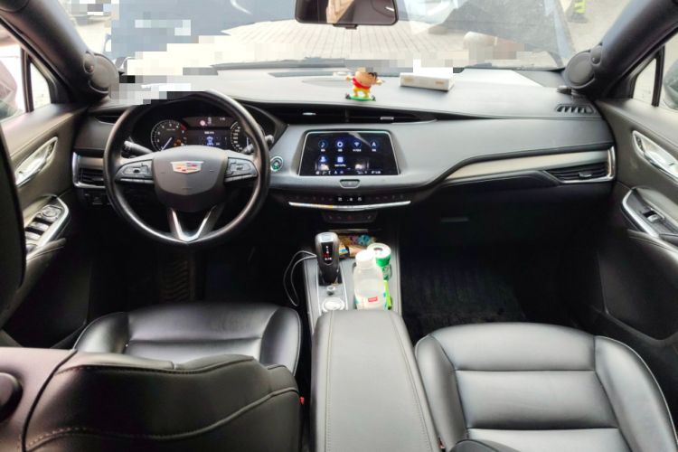 Used Cadillac XT4 2018 28T Two-Wheel-Drive Luxury Model Center Console