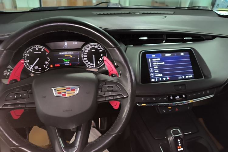 Used Cadillac XT4 2018 28T Two-Wheel Drive Luxury Sport Model Center Console