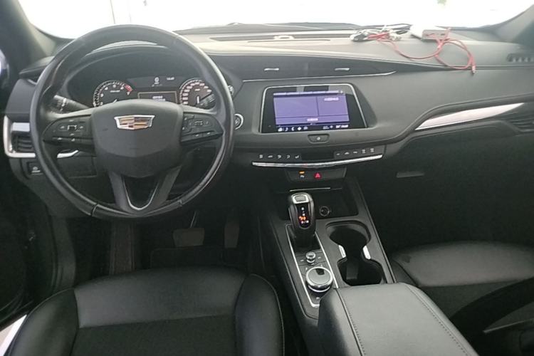 Used Cadillac XT4 2018 28T Two-Wheel Drive Tech Version Center Console
