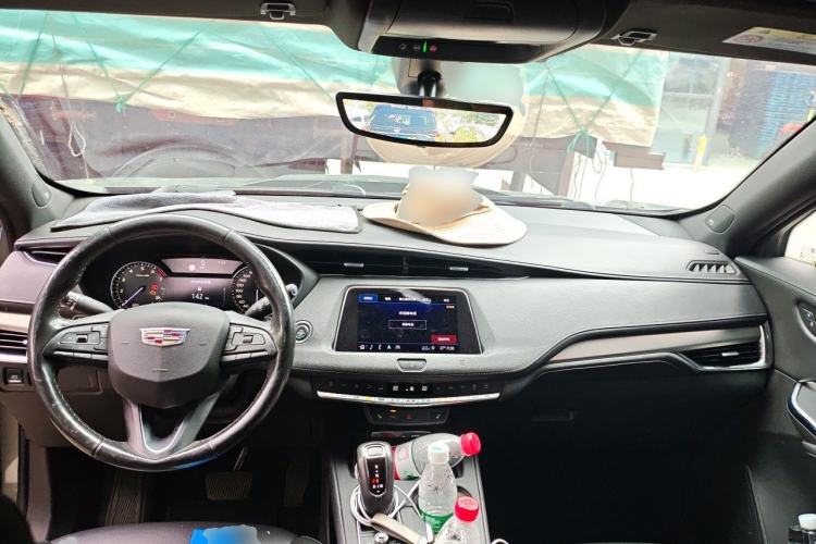Used Cadillac XT4 2018 28T Two-Wheel Drive Leading Version Center Console