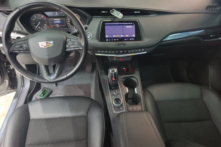 Used Cadillac XT4 2018 28T Two-Wheel Drive Tech Version Center Console