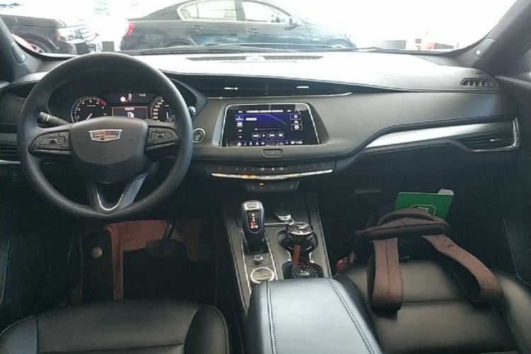 Used Cadillac XT4 2018 28T Two-Wheel Drive Leading Version Center Console