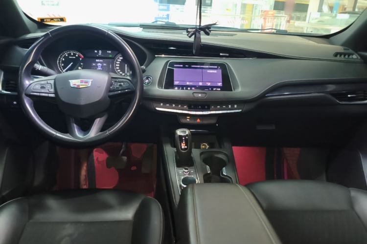 Used Cadillac XT4 2018 28T Two-Wheel Drive Tech Version Center Console