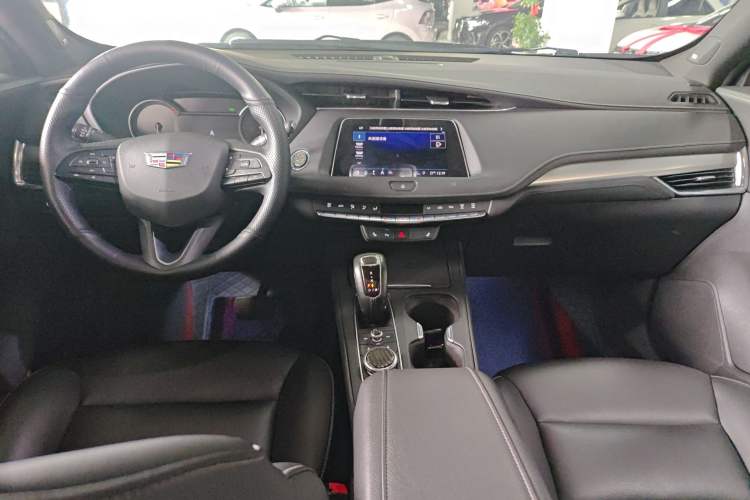 Used Cadillac XT4 2018 28T Two-Wheel Drive Leading Version Center Console