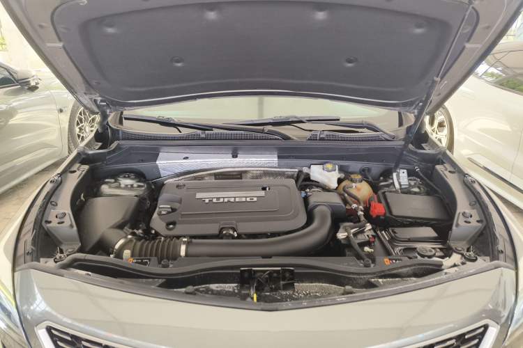 Used Cadillac XT4 2018 28T Two-Wheel-Drive Luxury Model Engine Bay