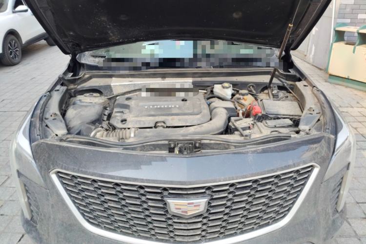 Used Cadillac XT4 2018 28T Two-Wheel-Drive Luxury Model Engine Bay