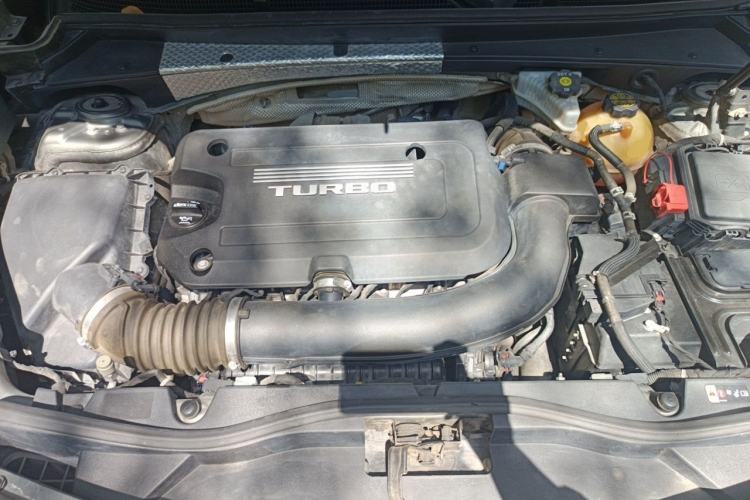 Used Cadillac XT4 2018 28T Two-Wheel-Drive Luxury Model Engine Bay