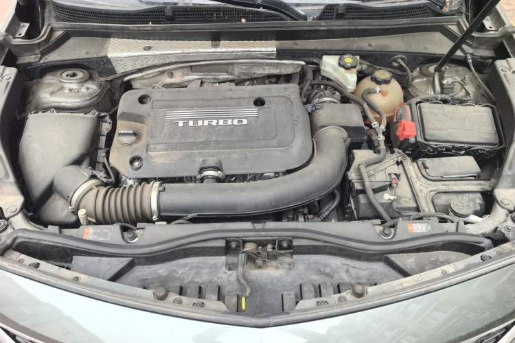 Used Cadillac XT4 2018 28T Two-Wheel-Drive Luxury Model Engine Bay