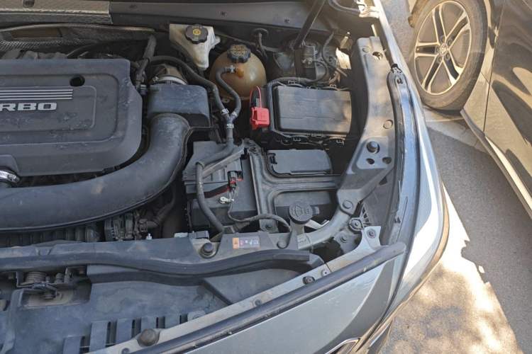 Used Cadillac XT4 2018 28T Two-Wheel Drive Tech Version Engine Bay Left
