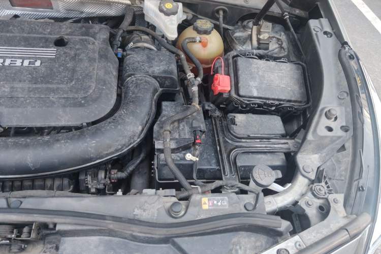 Used Cadillac XT4 2018 28T Two-Wheel Drive Luxury Sport Model Engine Bay Left