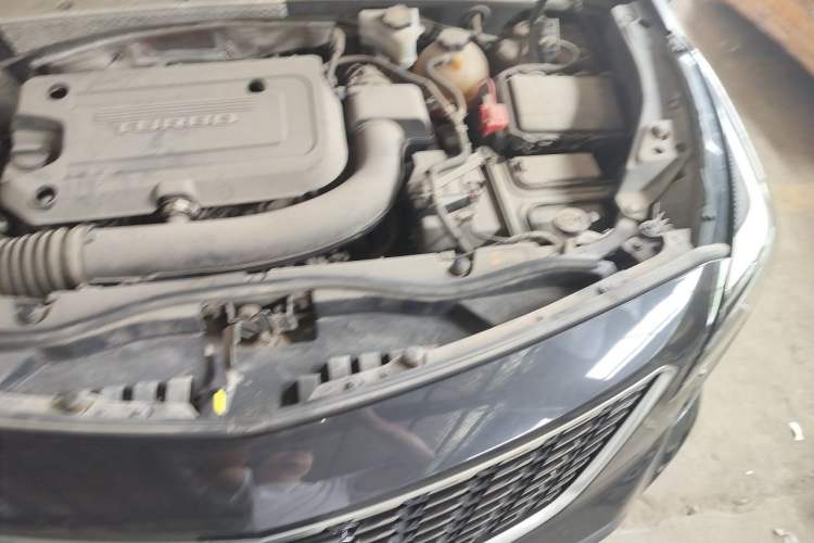 Used Cadillac XT4 2018 28T Two-Wheel Drive Tech Version Engine Bay Left
