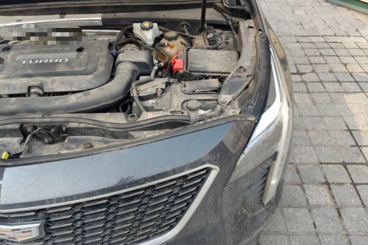 Used Cadillac XT4 2018 28T Two-Wheel-Drive Luxury Model Engine Bay Left