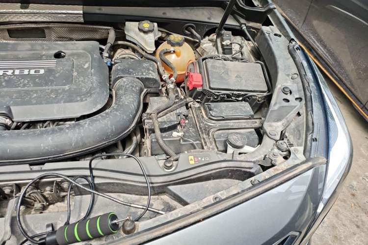 Used Cadillac XT4 2018 28T Two-Wheel Drive Leading Version Engine Bay Left