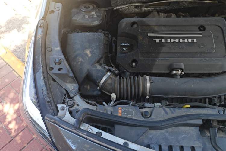 Used Cadillac XT4 2018 28T Two-Wheel Drive Tech Version Engine Bay Right