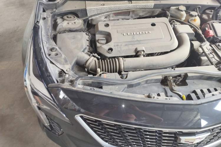 Used Cadillac XT4 2018 28T Two-Wheel Drive Tech Version Engine Bay Right