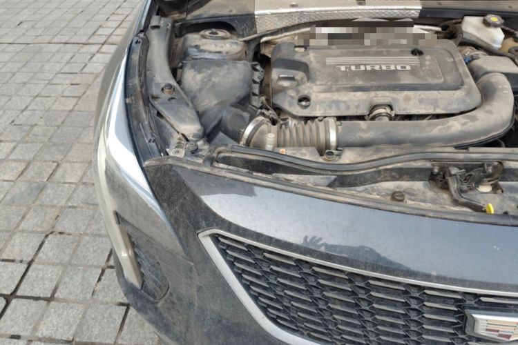 Used Cadillac XT4 2018 28T Two-Wheel-Drive Luxury Model Engine Bay Right