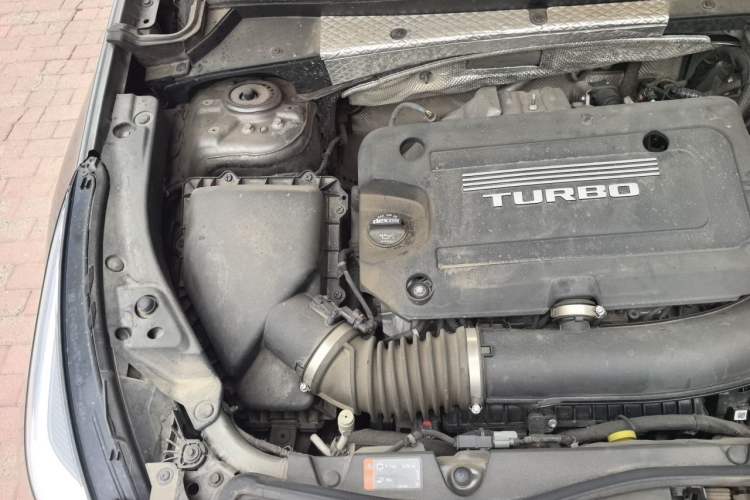 Used Cadillac XT4 2018 28T Two-Wheel-Drive Luxury Model Engine Bay Right