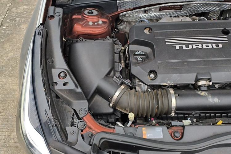 Used Cadillac XT4 2018 28T Two-Wheel-Drive Luxury Model Engine Bay Right