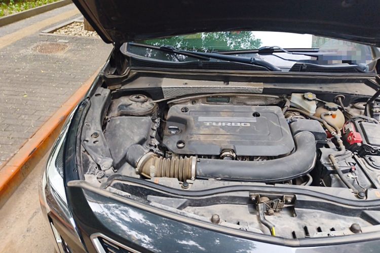 Used Cadillac XT4 2018 28T Two-Wheel-Drive Luxury Model Engine Bay Right