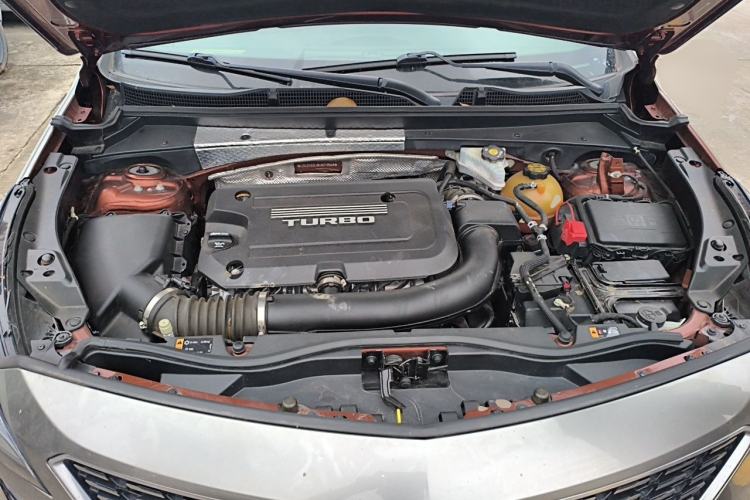 Used Cadillac XT4 2018 28T Two-Wheel-Drive Luxury Model Engine Bay