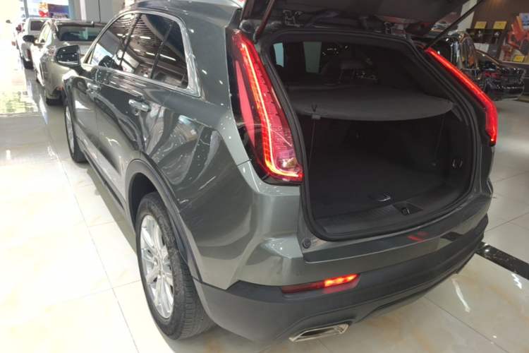 Used Cadillac XT4 2018 28T Two-Wheel Drive Tech Version Exterior 2