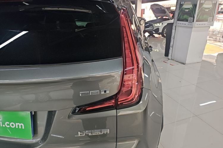Used Cadillac XT4 2018 28T Two-Wheel Drive Tech Version Exterior 3