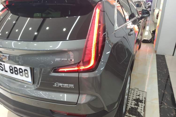 Used Cadillac XT4 2018 28T Two-Wheel Drive Tech Version Exterior 3