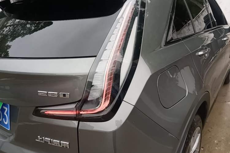 Used Cadillac XT4 2018 28T 4x4 Platinum Sport Edition Exterior 3