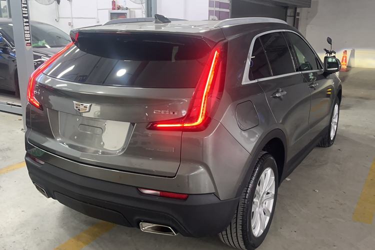 Used Cadillac XT4 2018 28T Two-Wheel Drive Tech Version Exterior 3