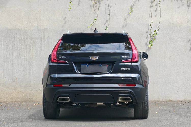 Used Cadillac XT4 2018 28T Two-Wheel Drive Tech Version Exterior 4