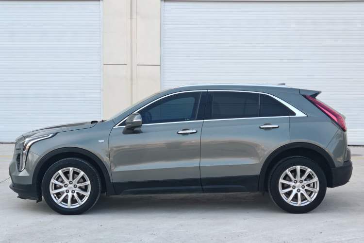Used Cadillac XT4 2018 28T Two-Wheel Drive Tech Version Exterior 4