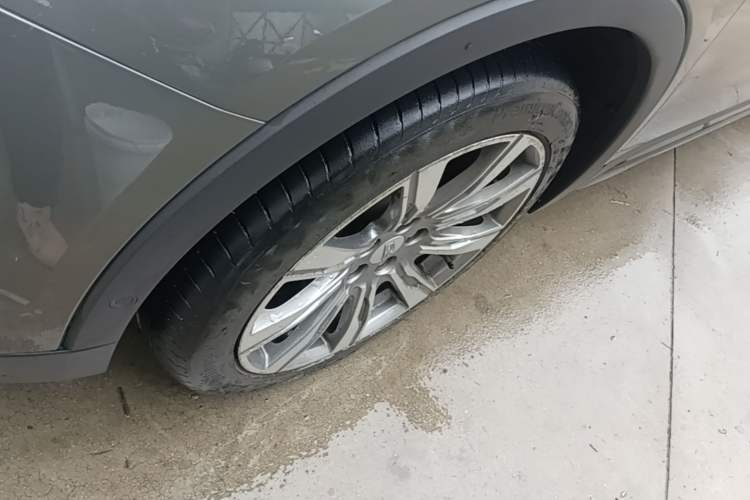 Used Cadillac XT4 2018 28T 4x4 Platinum Sport Edition Exterior 4