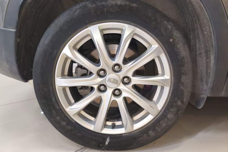 Used Cadillac XT4 2018 28T Two-Wheel Drive Tech Version Exterior 5