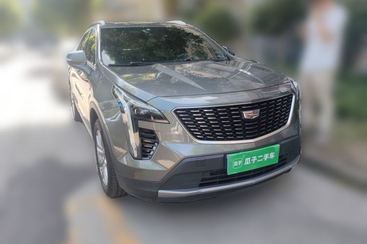 Used Cadillac XT4 2018 28T Two-Wheel Drive Leading Version Front Right 45 Deg