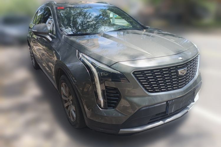 Used Cadillac XT4 2018 28T Two-Wheel-Drive Luxury Model Front Right 45 Deg