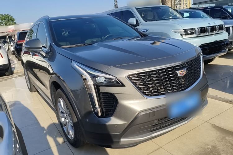 Used Cadillac XT4 2018 28T Four-Wheel Drive Leading Model Front Right 45 Deg