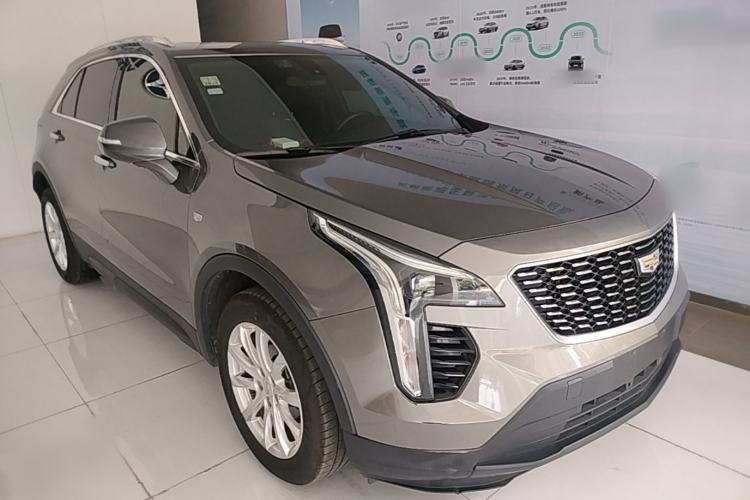 Used Cadillac XT4 2018 28T Two-Wheel Drive Tech Version Front Right 45 Deg