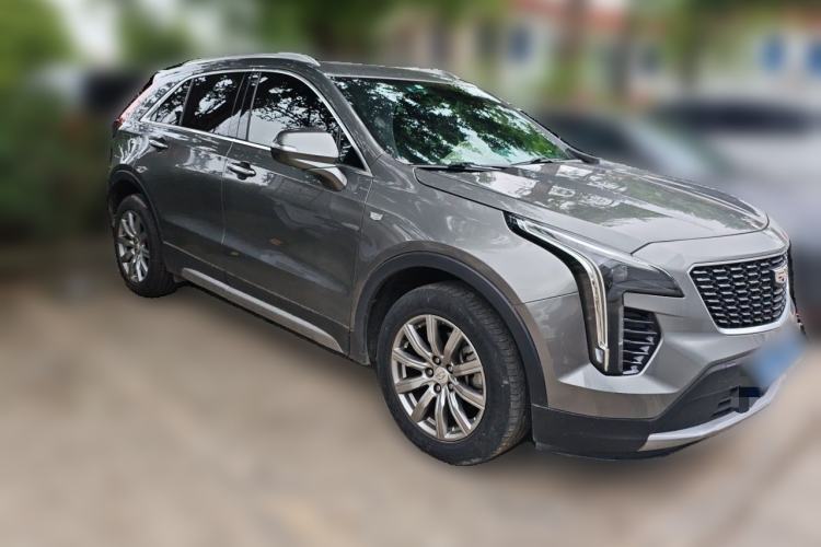 Used Cadillac XT4 2018 28T Two-Wheel Drive Leading Version Front Right 45 Deg
