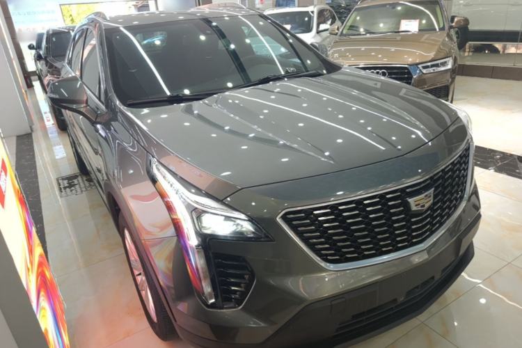 Used Cadillac XT4 2018 28T Two-Wheel Drive Tech Version Front Right 45 Deg
